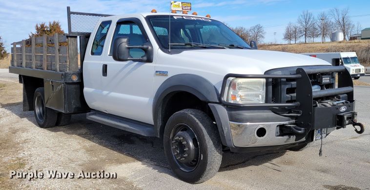 image for item KH9871 2007 Ford F550 Super Duty XL  SuperCab flatbed truck