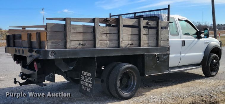 image for item KH9871 2007 Ford F550 Super Duty XL  SuperCab flatbed truck