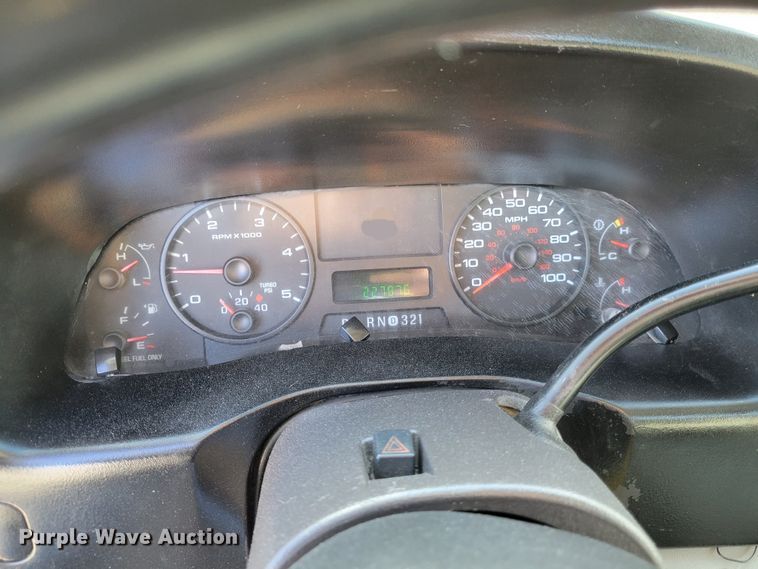 image for item KH9871 2007 Ford F550 Super Duty XL  SuperCab flatbed truck