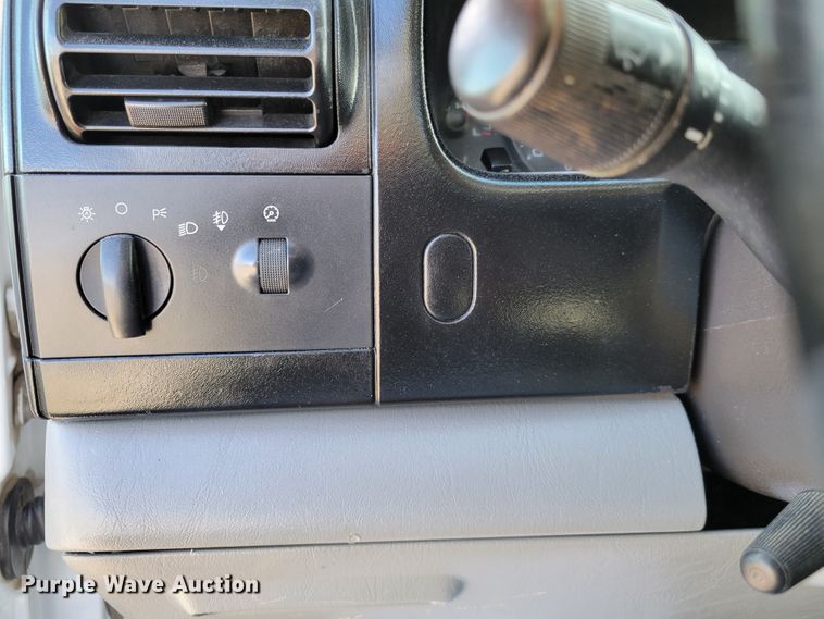 image for item KH9871 2007 Ford F550 Super Duty XL  SuperCab flatbed truck