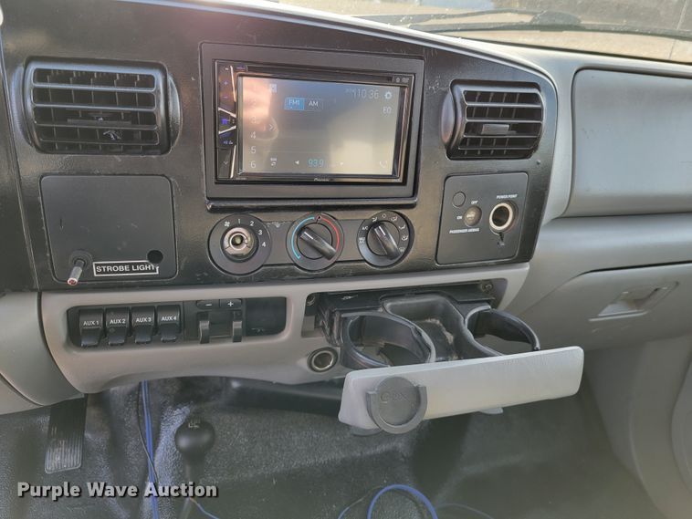 image for item KH9871 2007 Ford F550 Super Duty XL  SuperCab flatbed truck