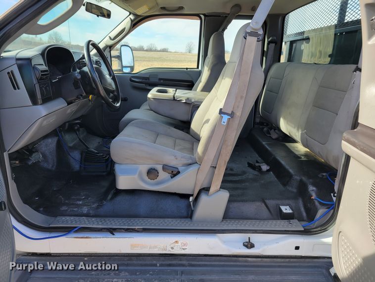 image for item KH9871 2007 Ford F550 Super Duty XL  SuperCab flatbed truck