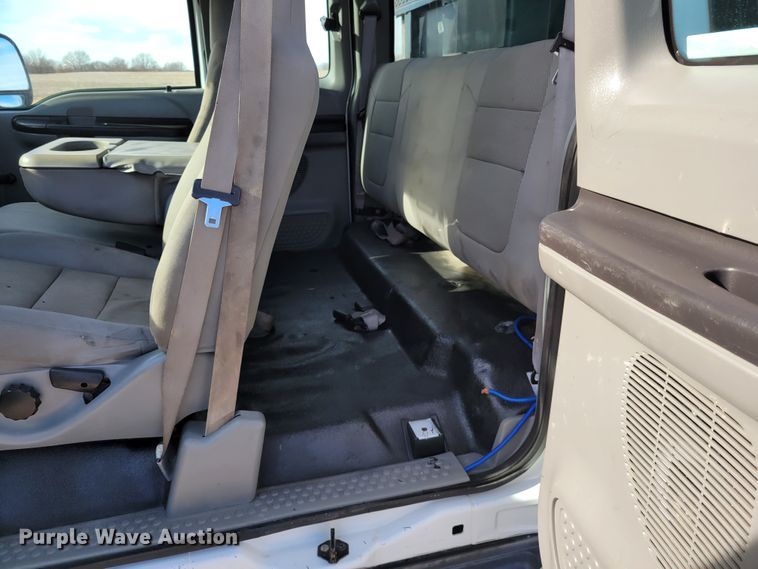 image for item KH9871 2007 Ford F550 Super Duty XL  SuperCab flatbed truck