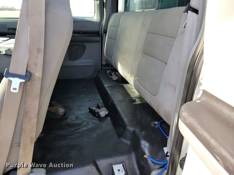 image for item KH9871 2007 Ford F550 Super Duty XL  SuperCab flatbed truck