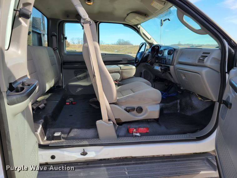 image for item KH9871 2007 Ford F550 Super Duty XL  SuperCab flatbed truck