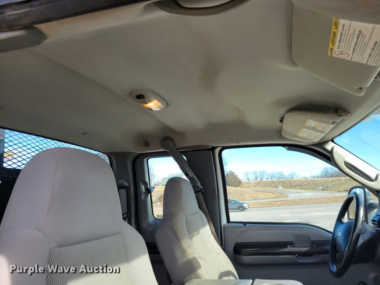 image for item KH9871 2007 Ford F550 Super Duty XL  SuperCab flatbed truck