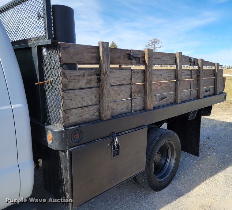 image for item KH9871 2007 Ford F550 Super Duty XL  SuperCab flatbed truck