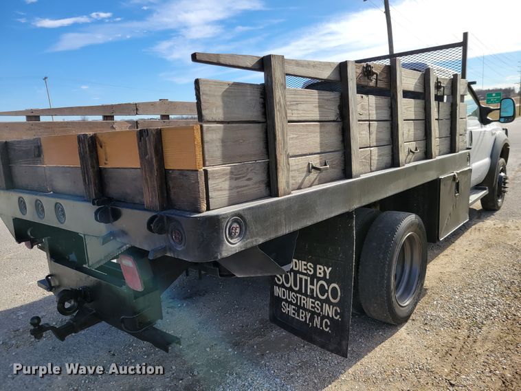 image for item KH9871 2007 Ford F550 Super Duty XL  SuperCab flatbed truck