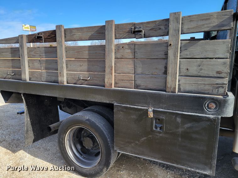 image for item KH9871 2007 Ford F550 Super Duty XL  SuperCab flatbed truck