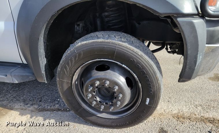 image for item KH9871 2007 Ford F550 Super Duty XL  SuperCab flatbed truck