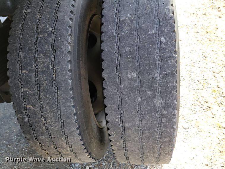 image for item KH9871 2007 Ford F550 Super Duty XL  SuperCab flatbed truck