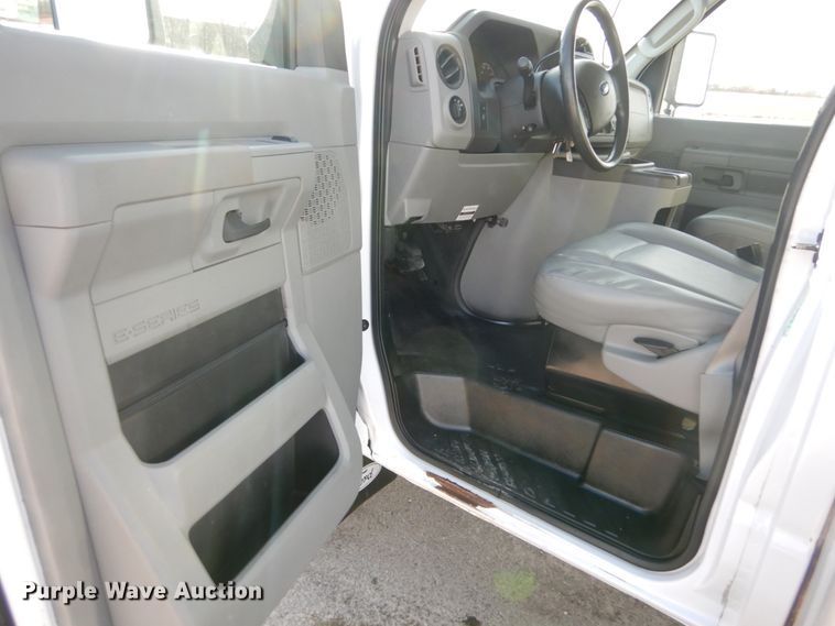 image for item KH9875 2013 Ford Econoline E450  utility van