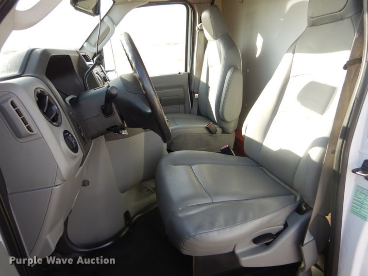 image for item KH9875 2013 Ford Econoline E450  utility van