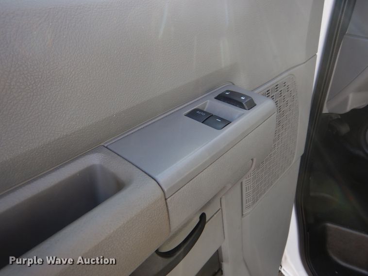 image for item KH9875 2013 Ford Econoline E450  utility van