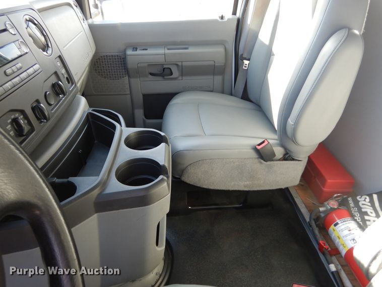 image for item KH9875 2013 Ford Econoline E450  utility van