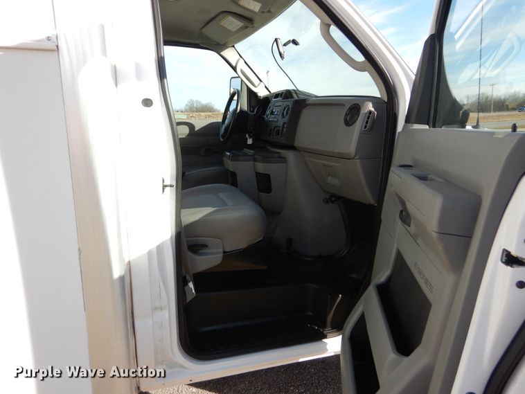 image for item KH9875 2013 Ford Econoline E450  utility van