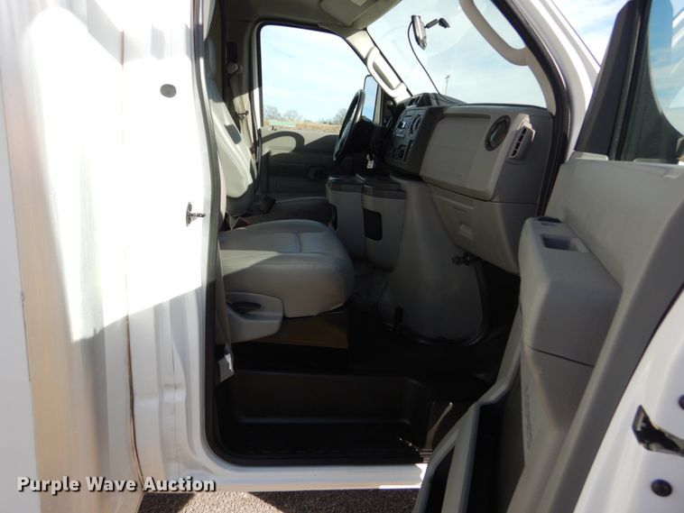 image for item KH9875 2013 Ford Econoline E450  utility van