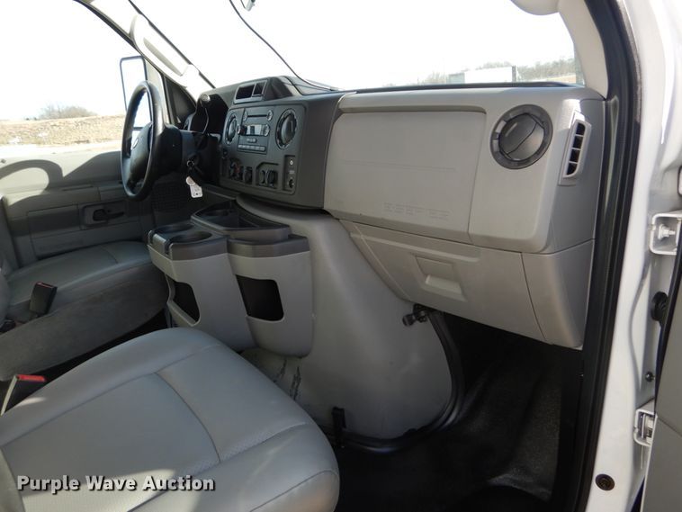 image for item KH9875 2013 Ford Econoline E450  utility van