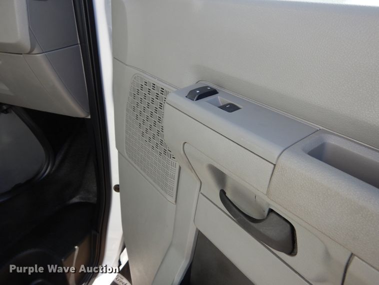 image for item KH9875 2013 Ford Econoline E450  utility van