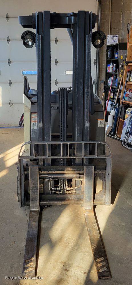 image for item KH9932 2009 Crown RC5545-40  forklift