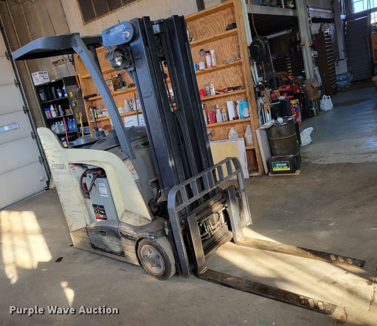 image for item KH9932 2009 Crown RC5545-40  forklift