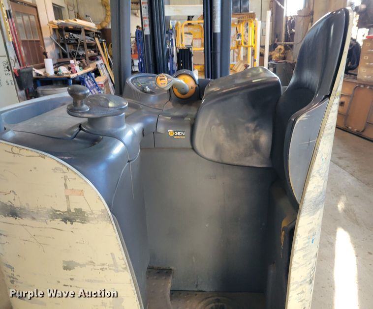 image for item KH9932 2009 Crown RC5545-40  forklift