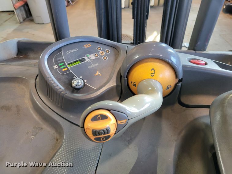 image for item KH9932 2009 Crown RC5545-40  forklift