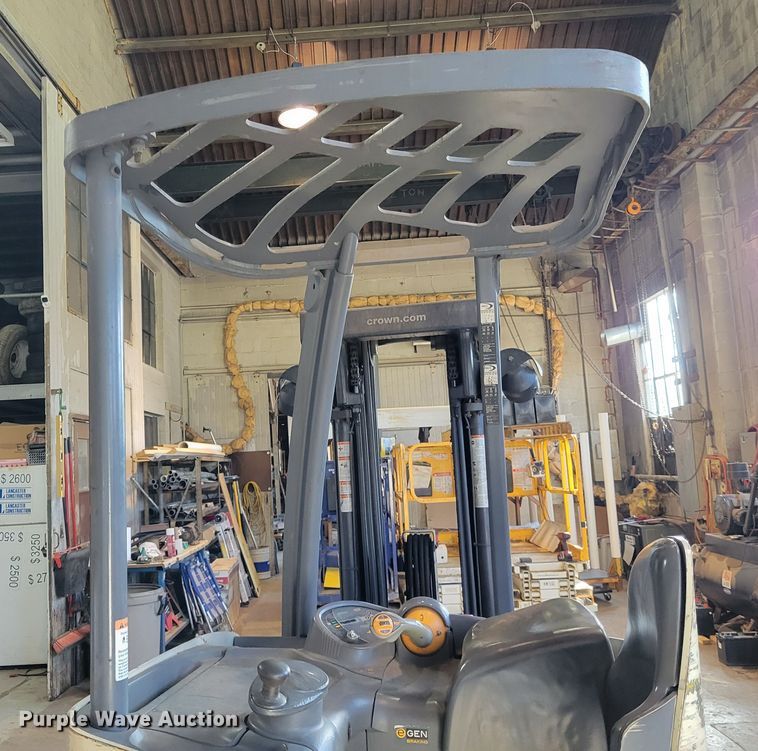 image for item KH9932 2009 Crown RC5545-40  forklift