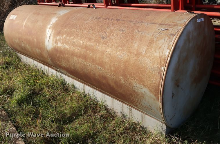 image for item KQ9668 1,000 gallon fuel tank