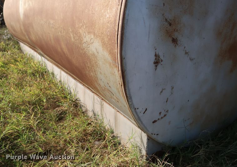 image for item KQ9668 1,000 gallon fuel tank