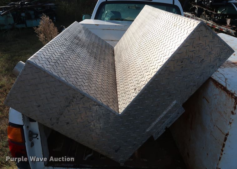 image for item KQ9670 UWS  L-shaped fuel tank