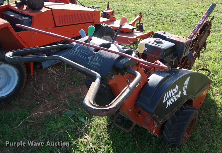 image for item KQ9678 2002 Ditch Witch 1030  trencher