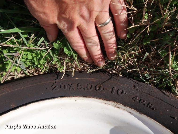 image for item KQ9680 1996 Smithco Sweep Star 60  sweeper