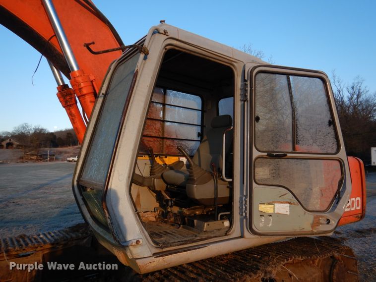 image for item DH8136 Hitachi EX200-2  excavator