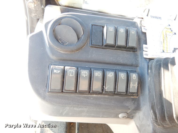 image for item DH8791 2014 Caterpillar TH407C  telehandler