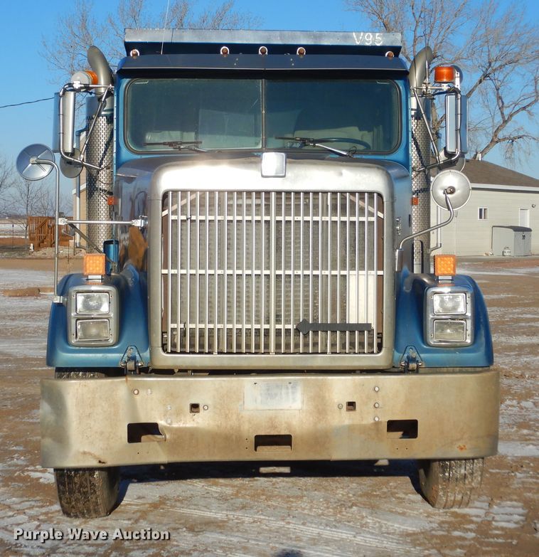 image for item DK3442 1995 International 9300 Eagle  dump truck