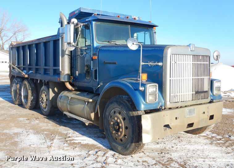 image for item DK3442 1995 International 9300 Eagle  dump truck