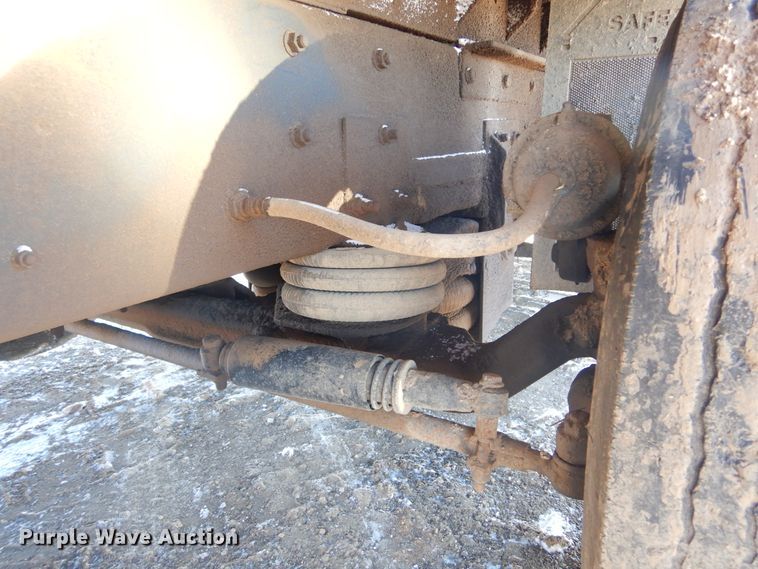 image for item DK3442 1995 International 9300 Eagle  dump truck