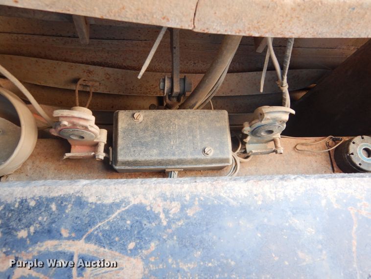 image for item DK3442 1995 International 9300 Eagle  dump truck