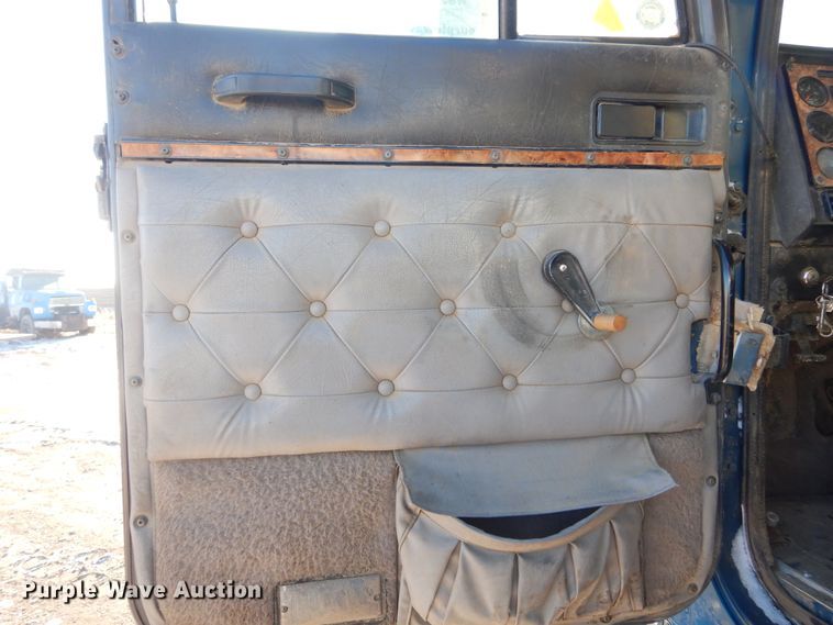 image for item DK3442 1995 International 9300 Eagle  dump truck