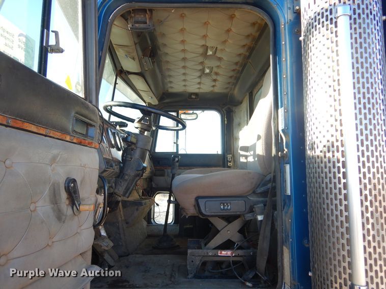 image for item DK3442 1995 International 9300 Eagle  dump truck