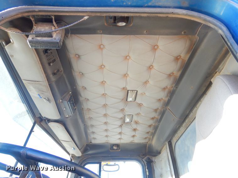 image for item DK3442 1995 International 9300 Eagle  dump truck