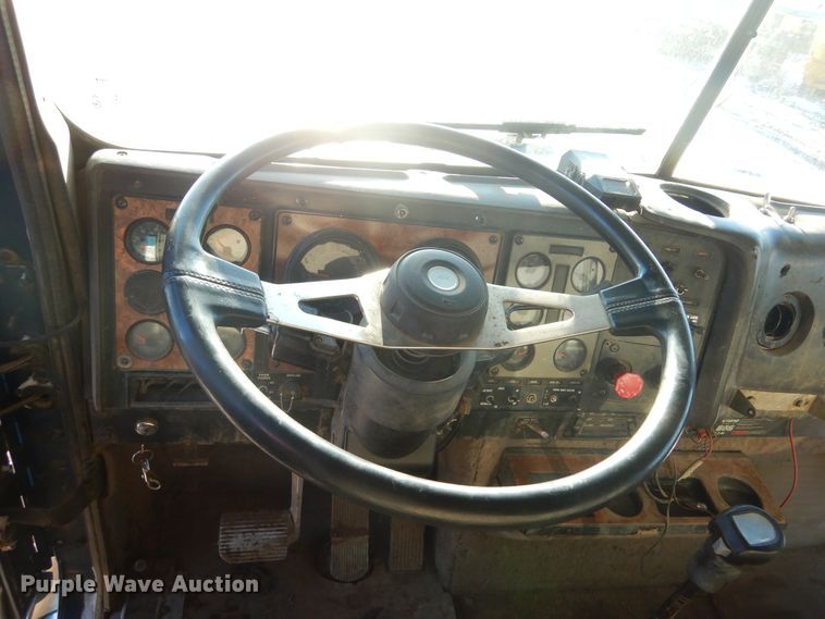 image for item DK3442 1995 International 9300 Eagle  dump truck