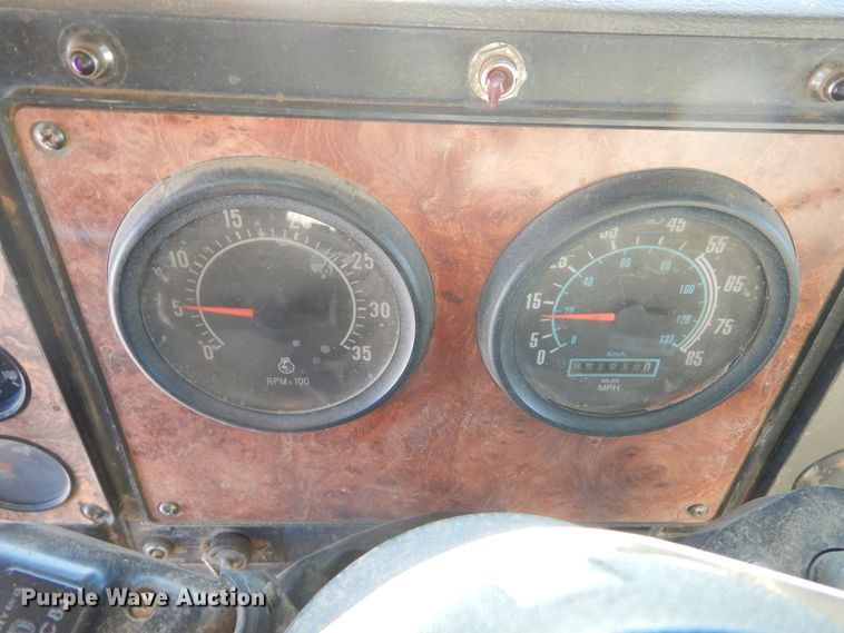 image for item DK3442 1995 International 9300 Eagle  dump truck