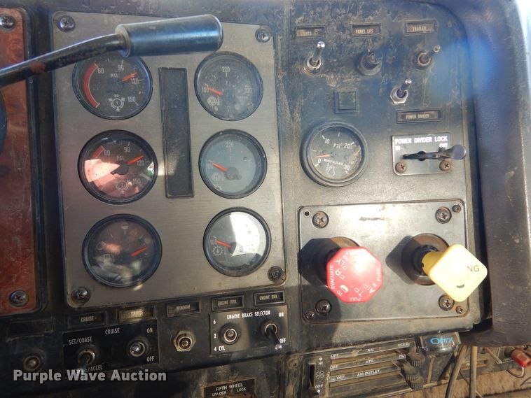 image for item DK3442 1995 International 9300 Eagle  dump truck