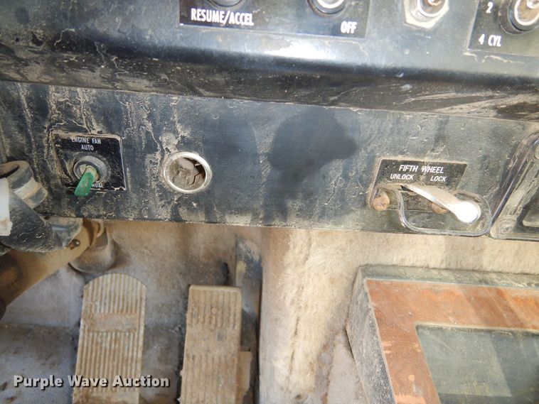 image for item DK3442 1995 International 9300 Eagle  dump truck