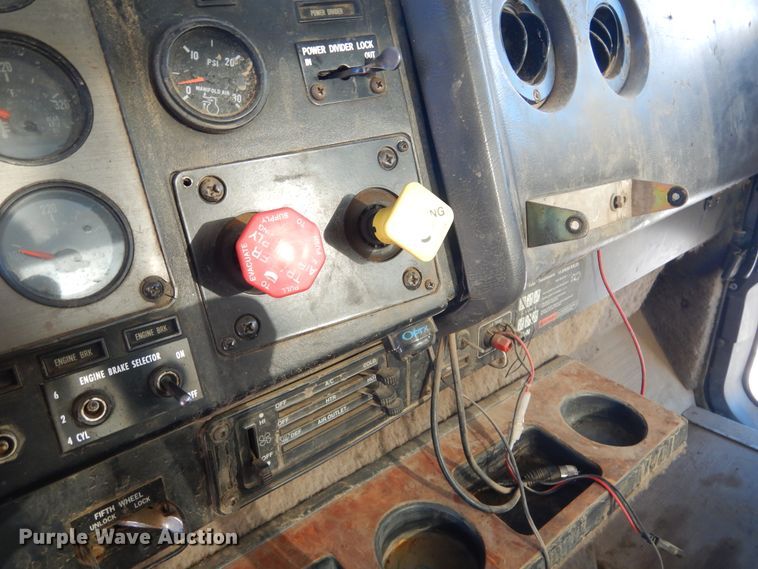 image for item DK3442 1995 International 9300 Eagle  dump truck