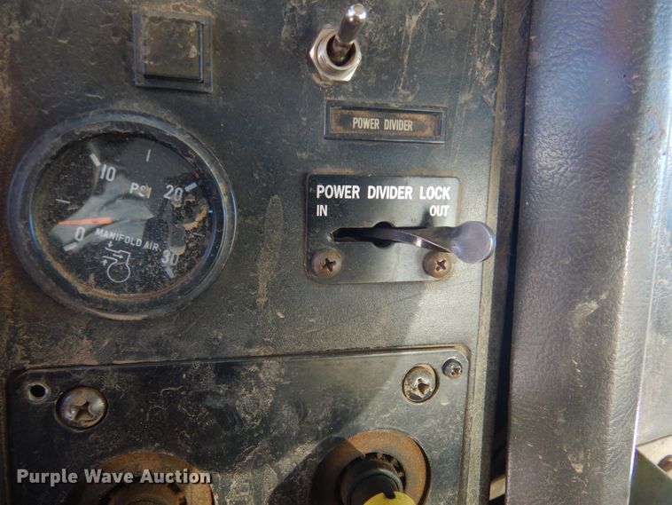 image for item DK3442 1995 International 9300 Eagle  dump truck