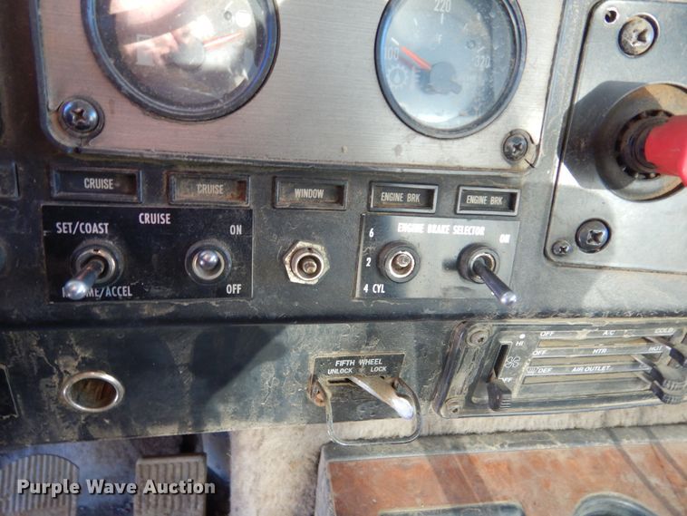 image for item DK3442 1995 International 9300 Eagle  dump truck