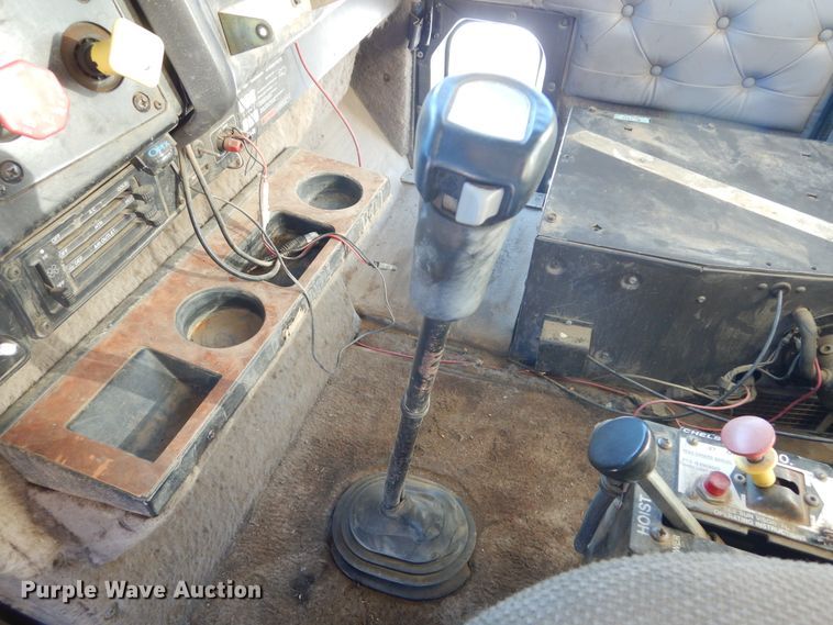 image for item DK3442 1995 International 9300 Eagle  dump truck